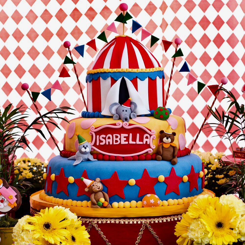Circus Cake in Fondant: Color and Magic for Kids