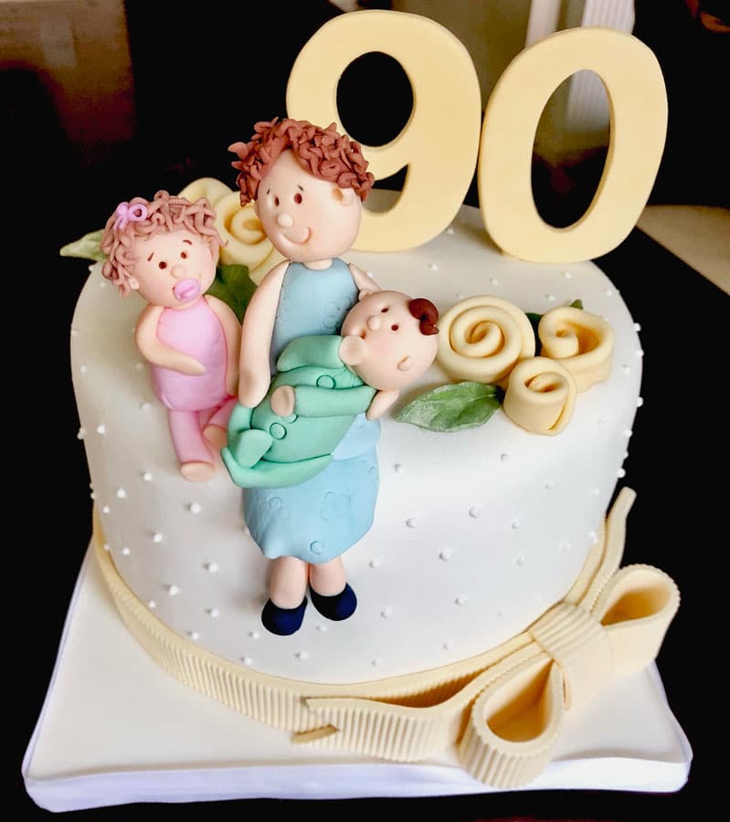 Great-Grandma Cake: Emotional Family Tribute