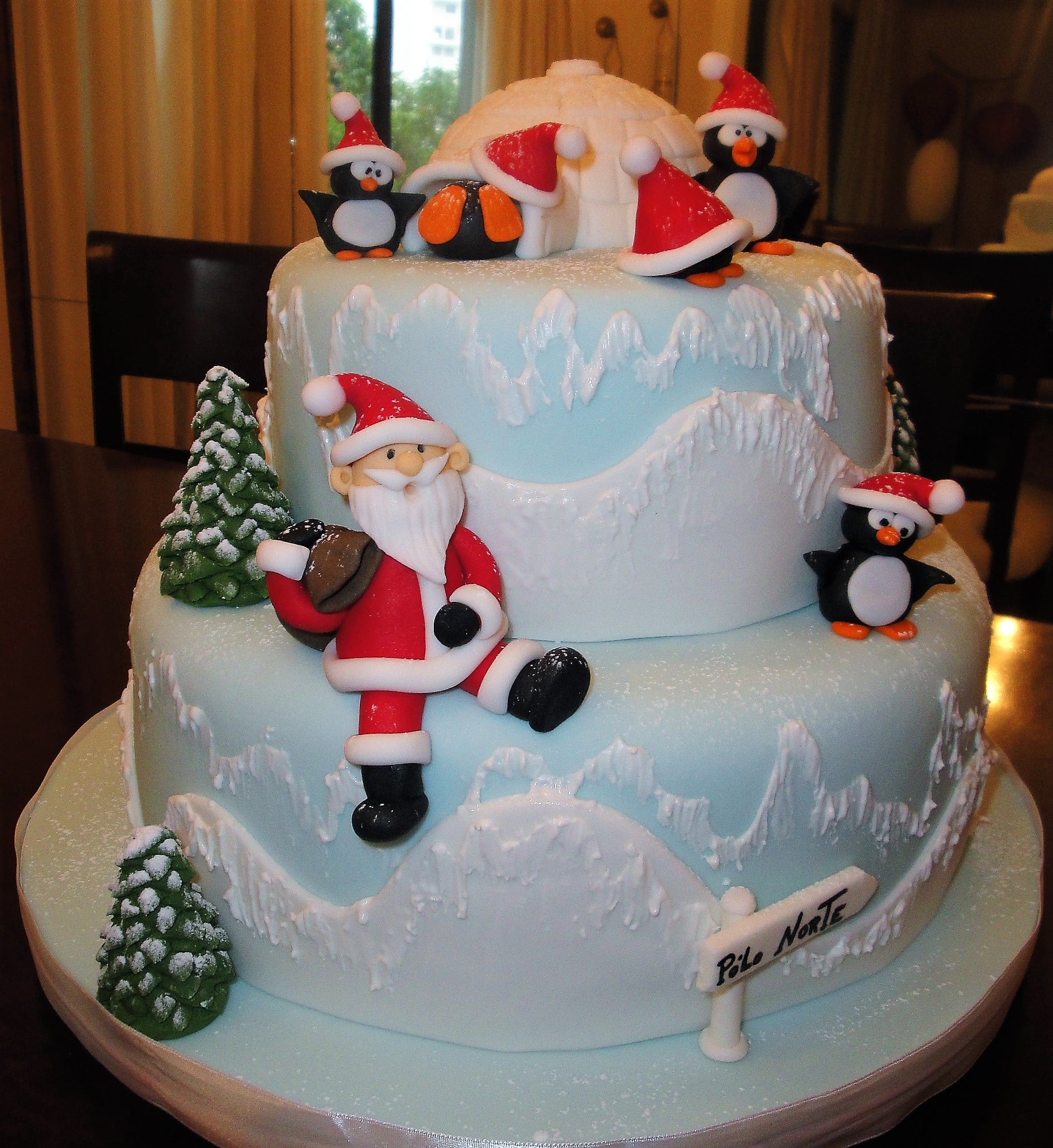 Christmas Cake in Fondant: The Star of Your Dinner