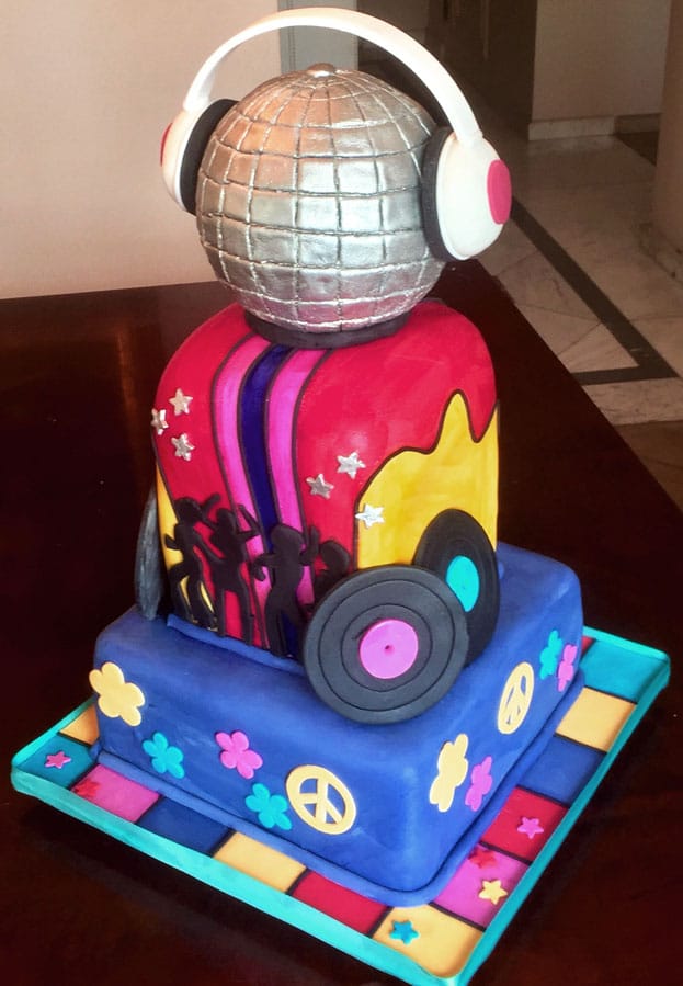Disco 70s Cake: Saturday Night Fever in Fondant