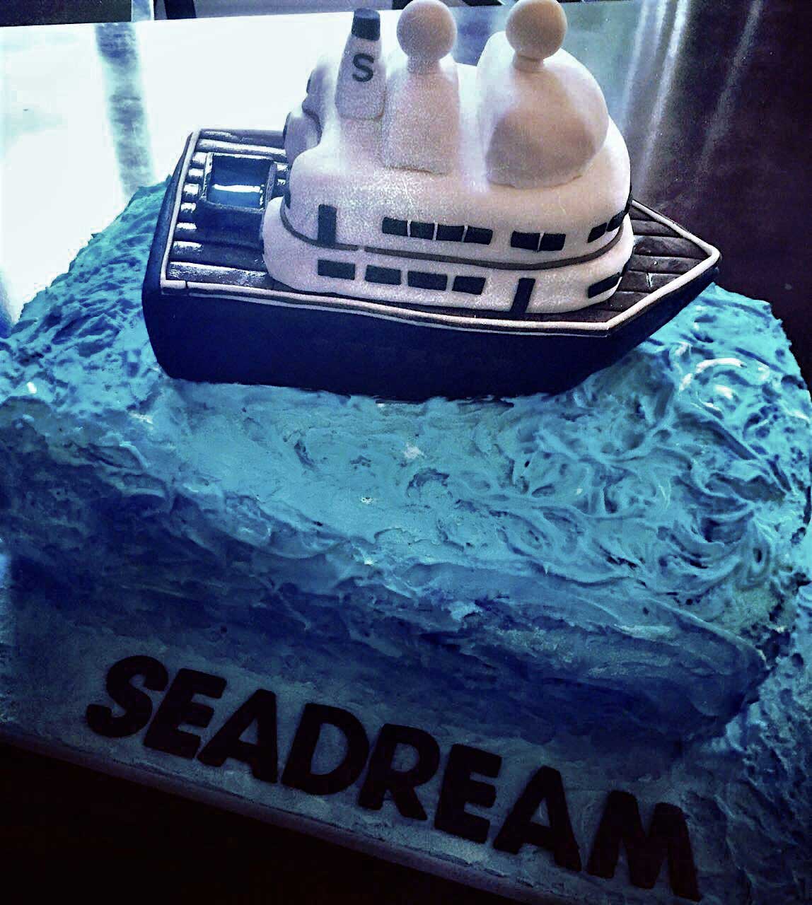 Cruise Ship Cake: Sailing in Flavor and Style