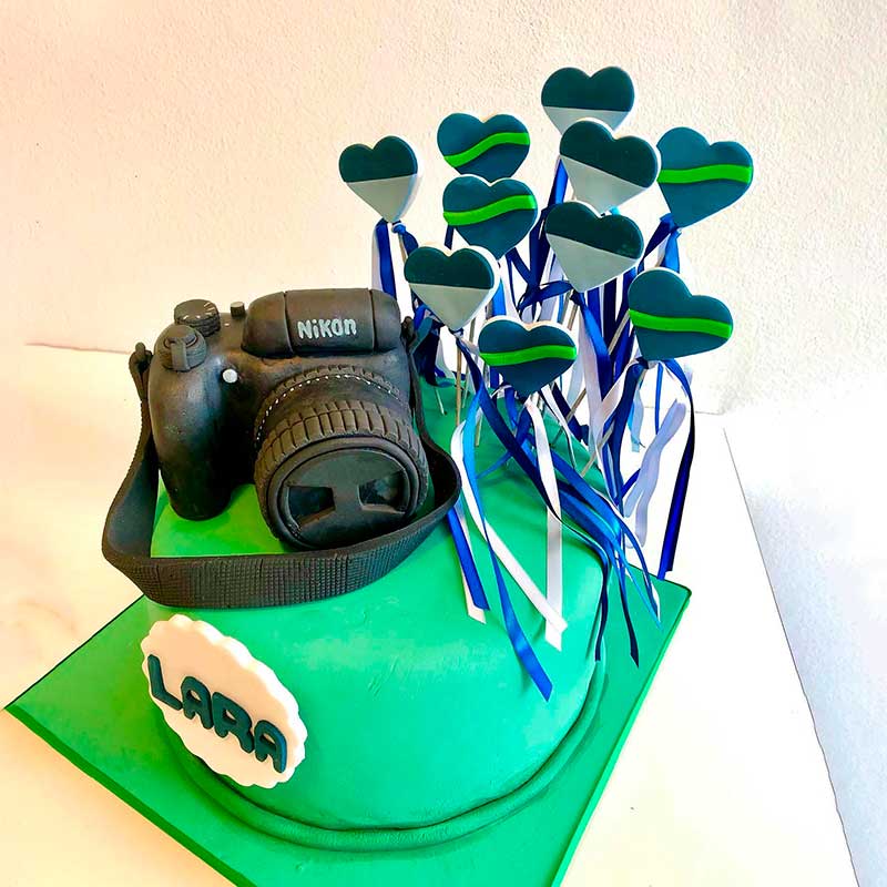 Photographer Cake: A Flash of Fun and Flavor