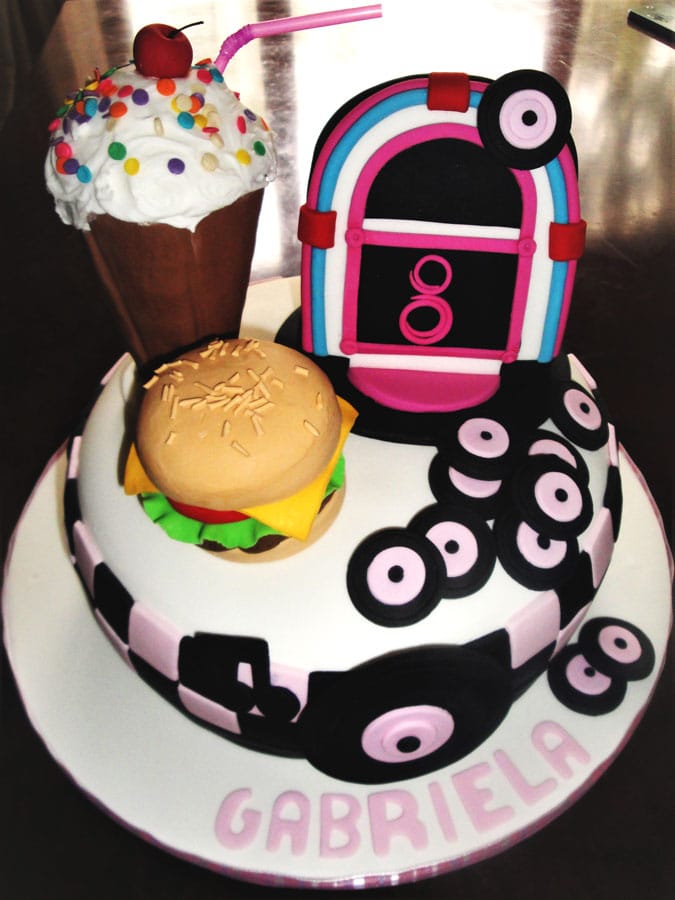 Jukebox Cake: 1960s Nostalgia in Fondant