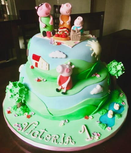 Peppa Pig Picnic Cake: Outdoor Fun in Fondant