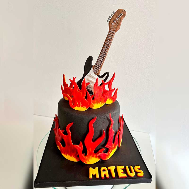 Rock'n Roll Cake: Guitar, Flames and Attitude
