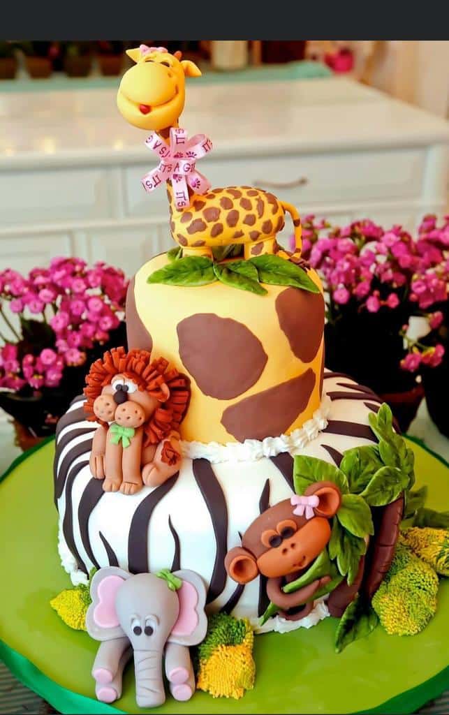 Safari Cake: The Little Ones' Wild Adventure in Fondant