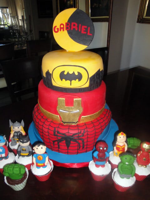 Super-Heroes Cake: Marvel and DC United in Fondant