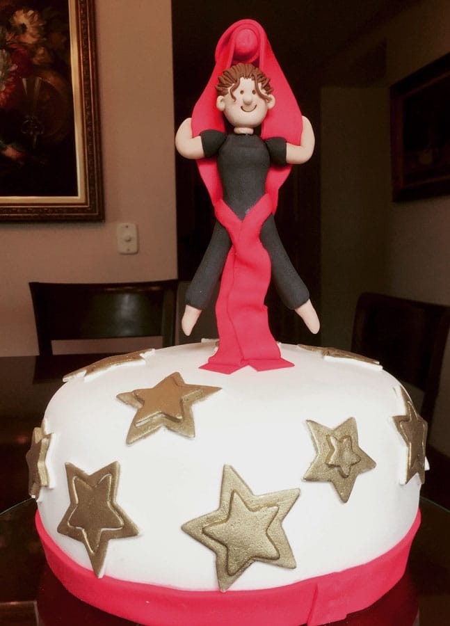 Acrobatic Fabric Cake: Flexibility and Fondant Art